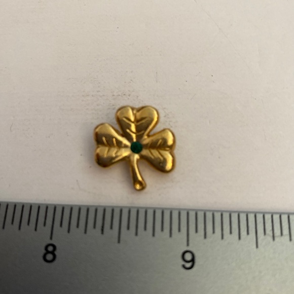 Irish Clover Shamrock Lapel Pin - Picture 2 of 4